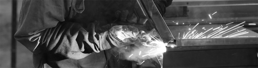 深圳市大河工業設備有限公司專業生產自動焊錫機、鎖螺絲機、點膠機、XYZ三軸、多軸,臺式、立式、柜式等標準型及非標定制型自動化設備。工廠位于創新之都--深圳特區,是國內少數集自動化方案設計和自動化設備研發、生產、銷售、創新、應用于一體的準工業4.0級設備服務企業