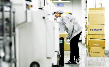 大河工業為您揭秘富士康自動化生產線上的機械手——全自動焊錫機